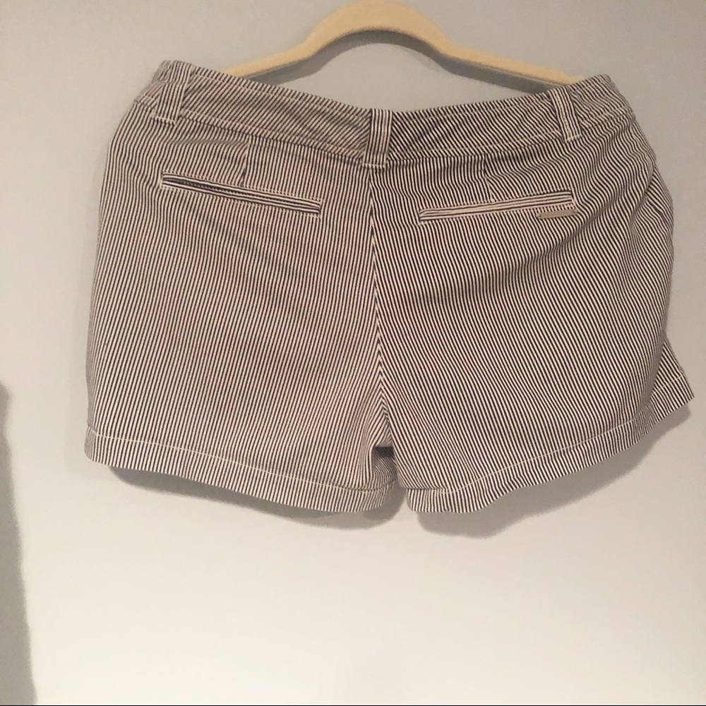 Black and white pin striped tailored shorts - Picture 2 of 4